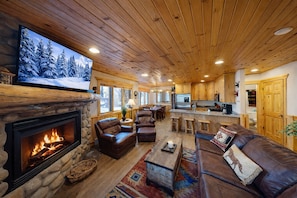 Living area - Timberwolf Lodge 6 2 Bedroom Cabin by RedAwning (Park City)