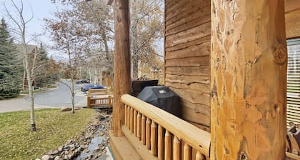 Timberwolf Lodge 6 2 Bedroom Cabin by RedAwning