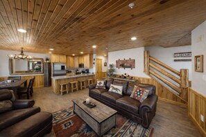 Living area - Timberwolf Lodge 6 2 Bedroom Cabin by RedAwning (Park City)