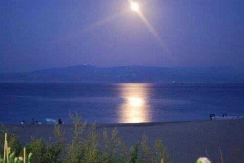 Karystos: Charming Old Stone Cottage in peaceful mountain village 