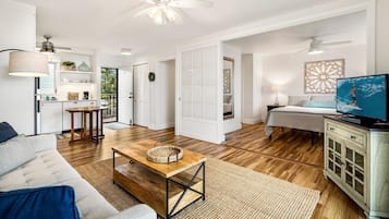 Condo, 1 giường cỡ king (Kailua Village#701) | Khu phòng khách