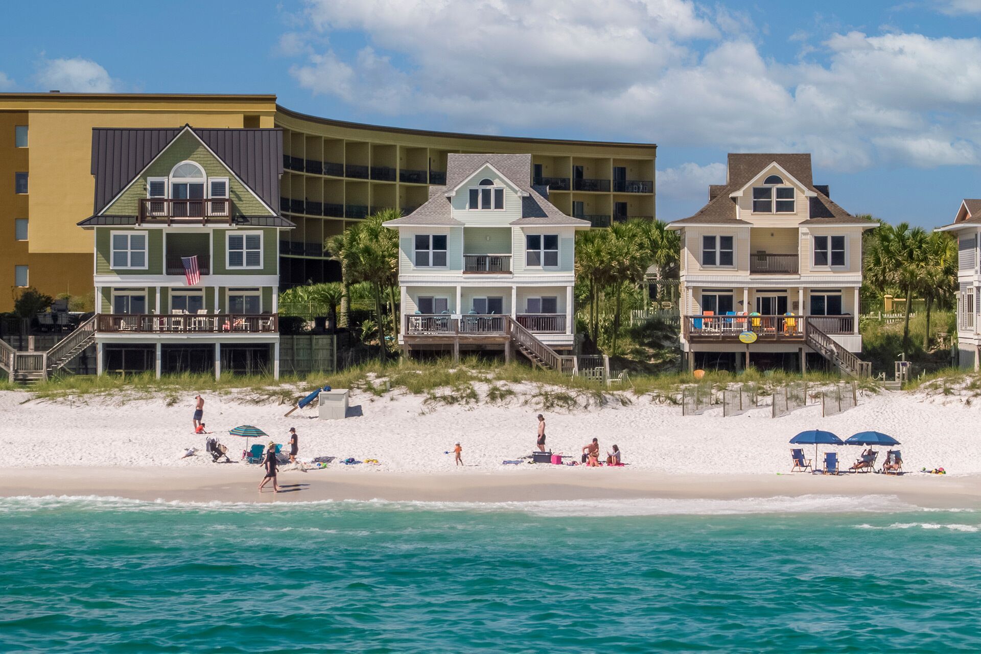 Sea Sail - Custom Gulf Front Home, Free Beach Service, Walk to Restaurants!