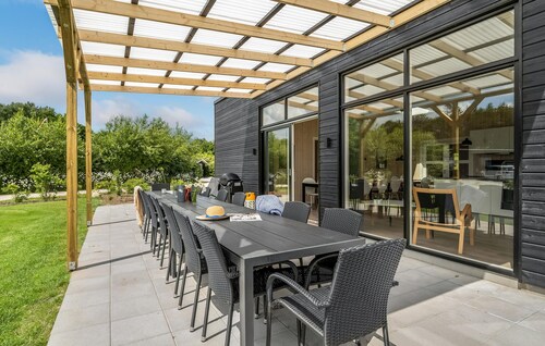 6 bedroom stunning home in Glesborg
