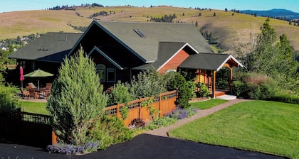 Glacier Getaway - True Vacation Home - Amazing Vistas