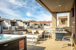 Townhome, 6 Bedrooms | Property grounds - Latitude Adjustment by RedAwning (Washington)