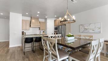 Townhome, 4 Bedrooms | Dining
