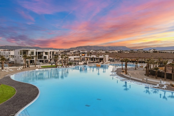 Casa de ciudad, 4 habitaciones | Alberca | Alberca al aire libre