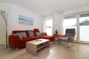 TV - Geräumige Ferienwohnung im Erdgeschoss für bis zu 4 Personen und Hund (Krummhörn)