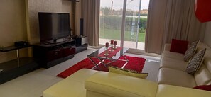55-inch flat-screen TV with satellite channels, TV, fireplace - Duplex villa Blumar Dom (Ataqah)