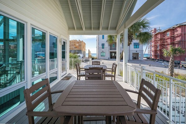 Outdoor dining