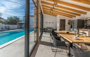 Outdoor dining - Cozy home in Biograd na Moru with sauna (Biograd na Moru)