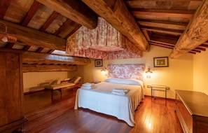 11 dormitoris, un bressol de viatge, wifi gratuïta i roba de llit 