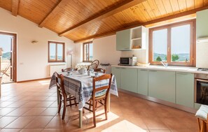 Fridge, stovetop, dishwasher