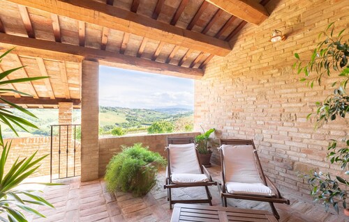 Lovely home in Tolentino