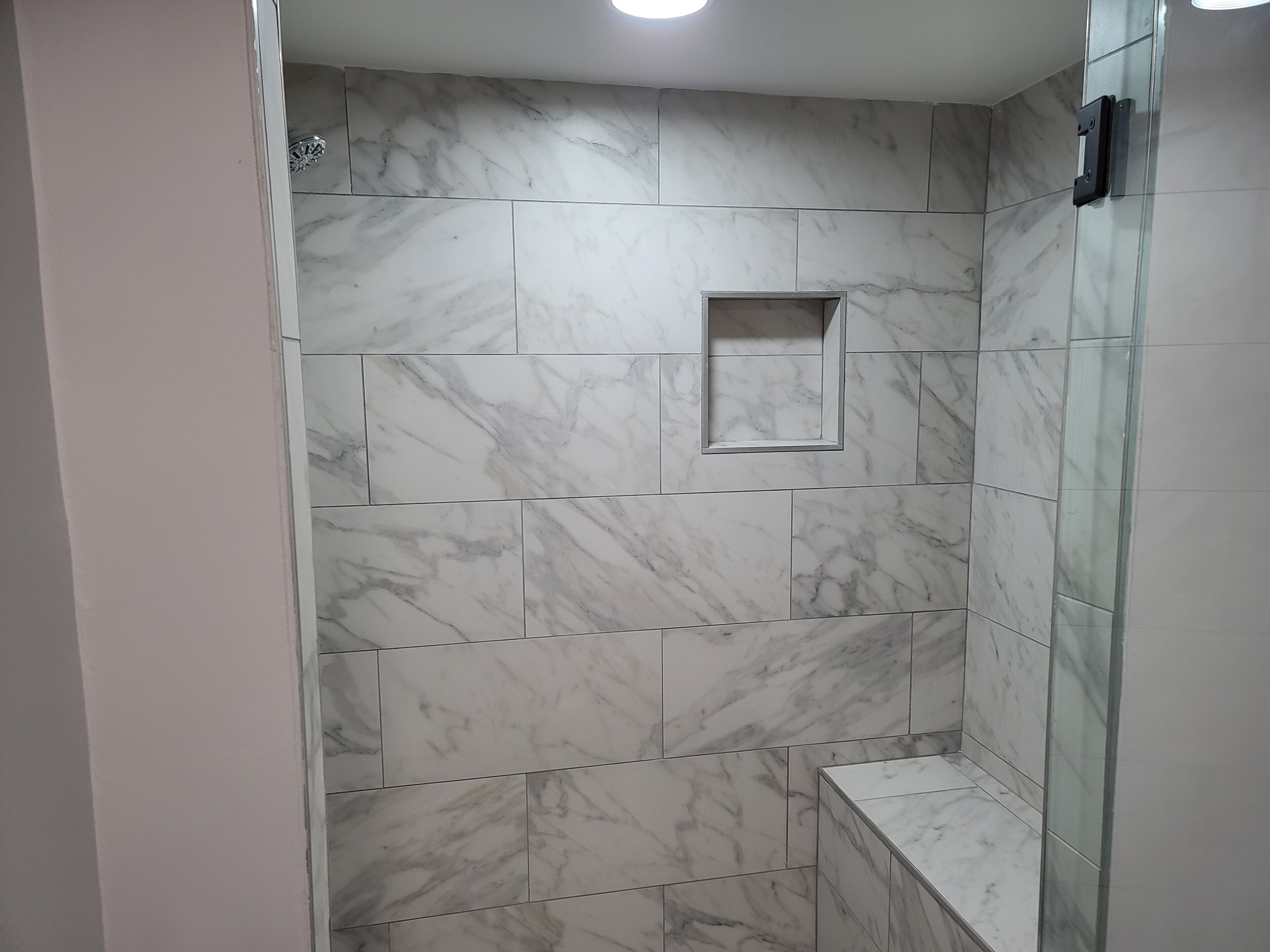 淋浴设施、吹风机、毛巾、肥皂