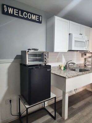 Fridge, microwave, oven, coffee/tea maker - Harrison Hotel Unit D
Pet Friendly 
Ground Level Unit (Garden City Beach)