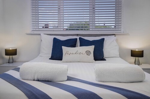 Modern 2 Bedroom Apt with parking - Blackpool