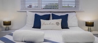 Modern 2 Bedroom Apt with parking - Blackpool