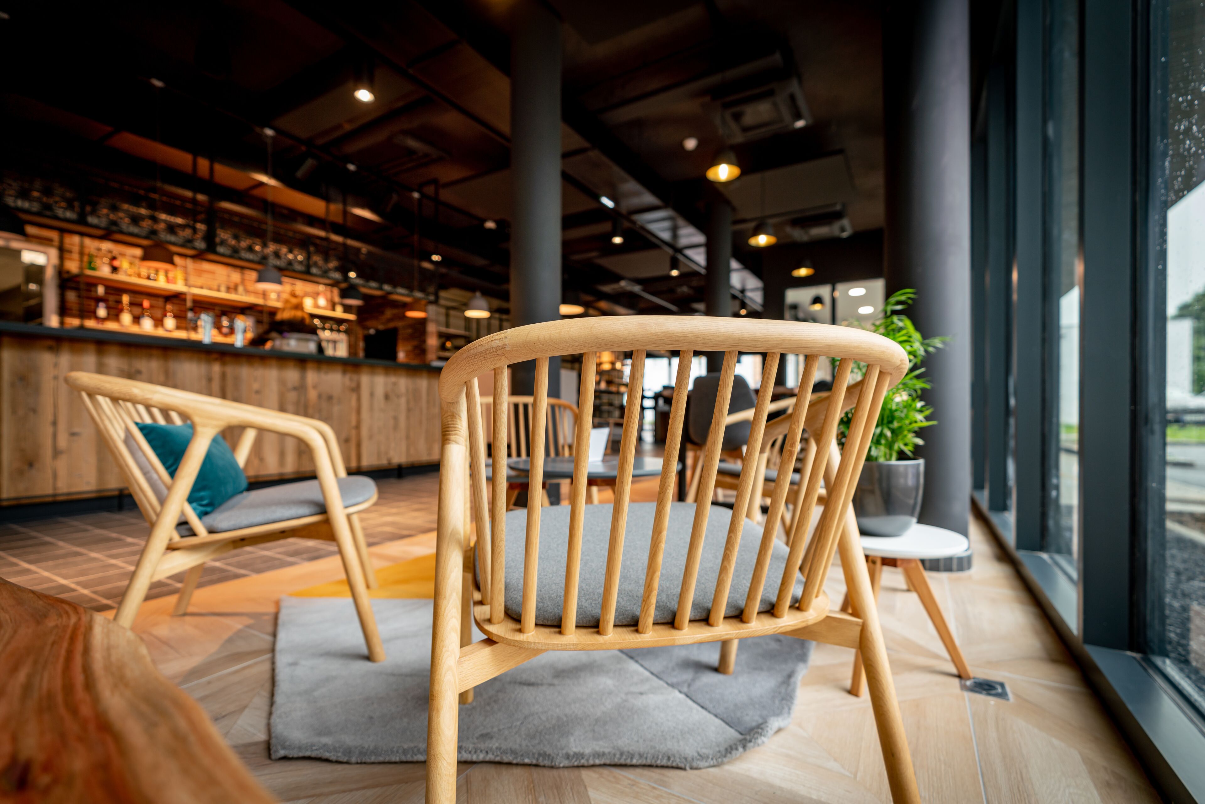 serves lunch and dinner