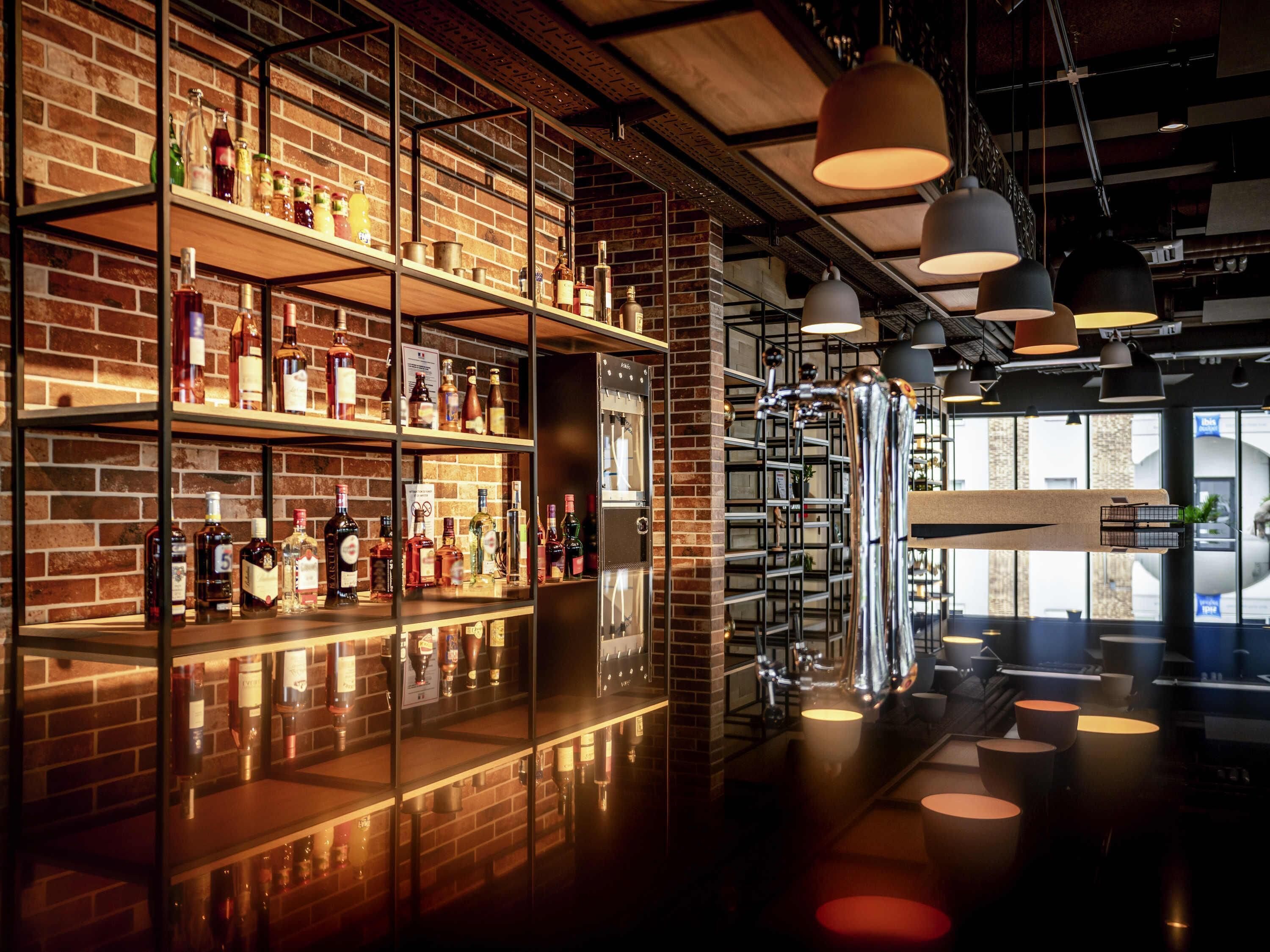 serves lunch and dinner