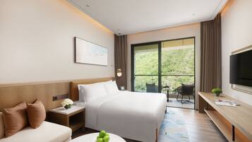 開放式客房, 1 張加大雙人床, 山景 | 高級寢具、羽絨被、舒適加層、客房內保險箱