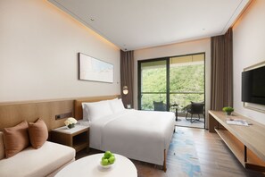 Studio, 1 Queen Bed, Mountain View | Premium bedding, down comforters, pillowtop beds, in-room safe - Shama Yalong Bay Sanya (Sanya)