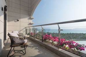 เครื่องนอนระดับพรีเมียม, ผ้านวมขนเป็ด, เตียงพร้อมฟูกเสริมที่นอน