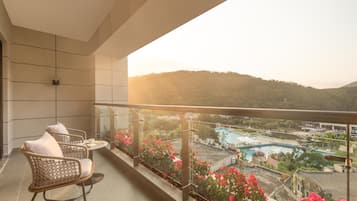 Premium bedding, down comforters, pillowtop beds, in-room safe