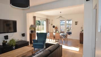 Smart-TV, Netflix, DVD-spiller og bøker