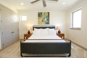 5 habitaciones, tabla de planchar con plancha y cuna de viaje 