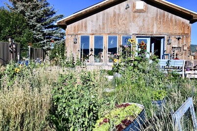 Black Lake Mountain Retreat. The rural setting welcomes birds and bird watchers.