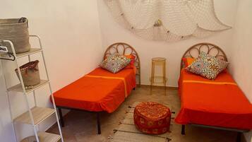 3 chambres, fer et planche Ă repasser, lit parapluie, draps fournis