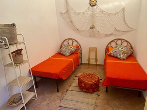 3 bedrooms, iron/ironing board, travel crib, bed sheets