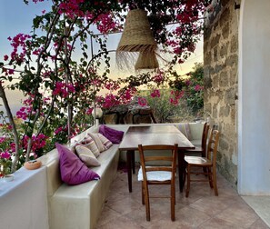 Outdoor dining - DAMMUSO to REKALE (Rekhale)