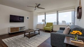 TV, Netflix, Hulu, streaming services - 23rd FL Bold CozySuites with pool, gym (Dallas)