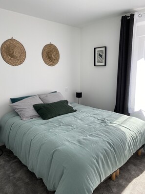 3 bedrooms, iron/ironing board, travel crib, free WiFi