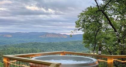 Pisgah Paradise-Privacy, Hot Tub, and Views!