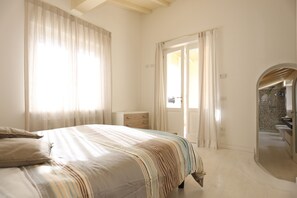 5 عدّة غرف نوم ومكتب وسرير سفر وواي فاي