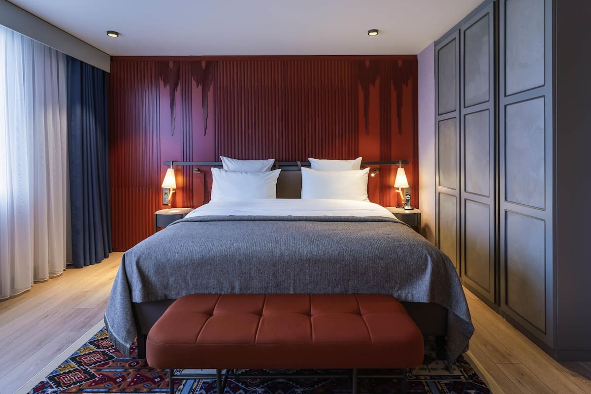 Minibar, desk, soundproofing, free WiFi
