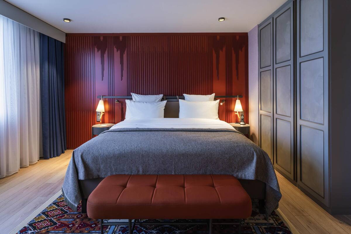 Minibar, desk, soundproofing, free WiFi