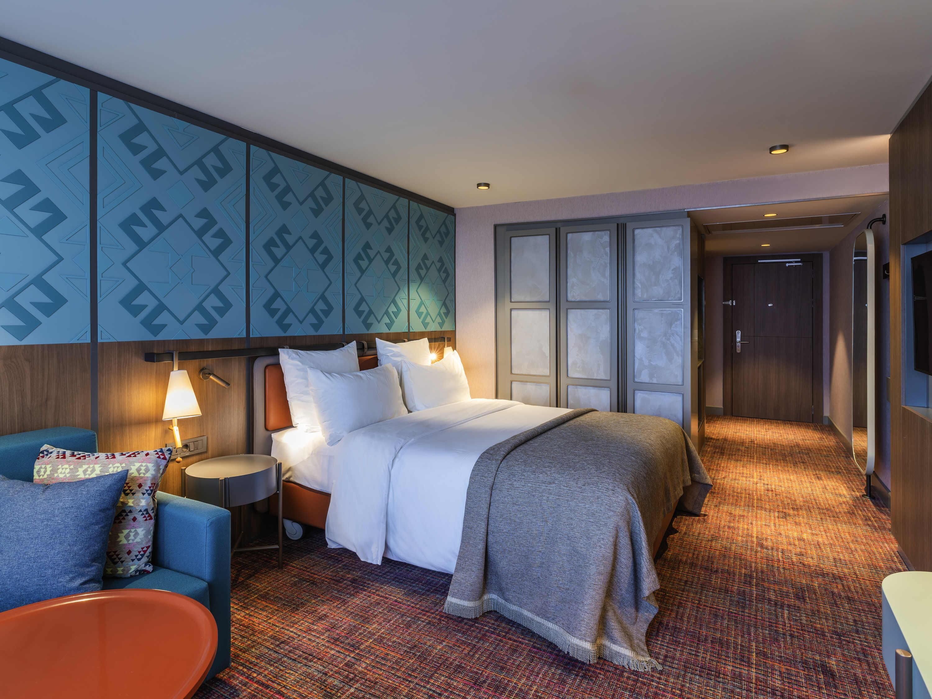 Minibar, desk, soundproofing, free WiFi