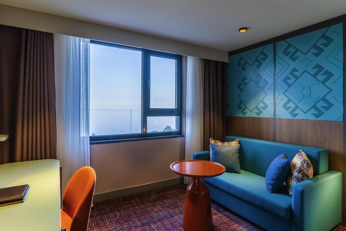 Quarto superior, 1 cama de casal, vista para o mar | Frigobar, escrivaninha, quartos à prova de som, Wi-Fi de cortesia
