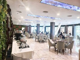 Daily buffet breakfast for a fee