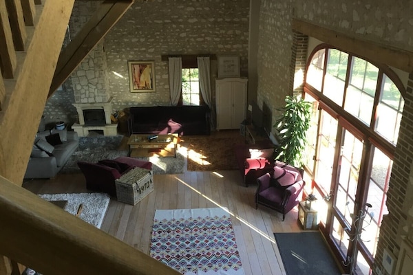 Smart-TV, peis, DVD-spiller og bordtennis