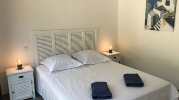 4 Schlafzimmer, Zimmersafe, Schreibtisch, Bügeleisen/Bügelbrett