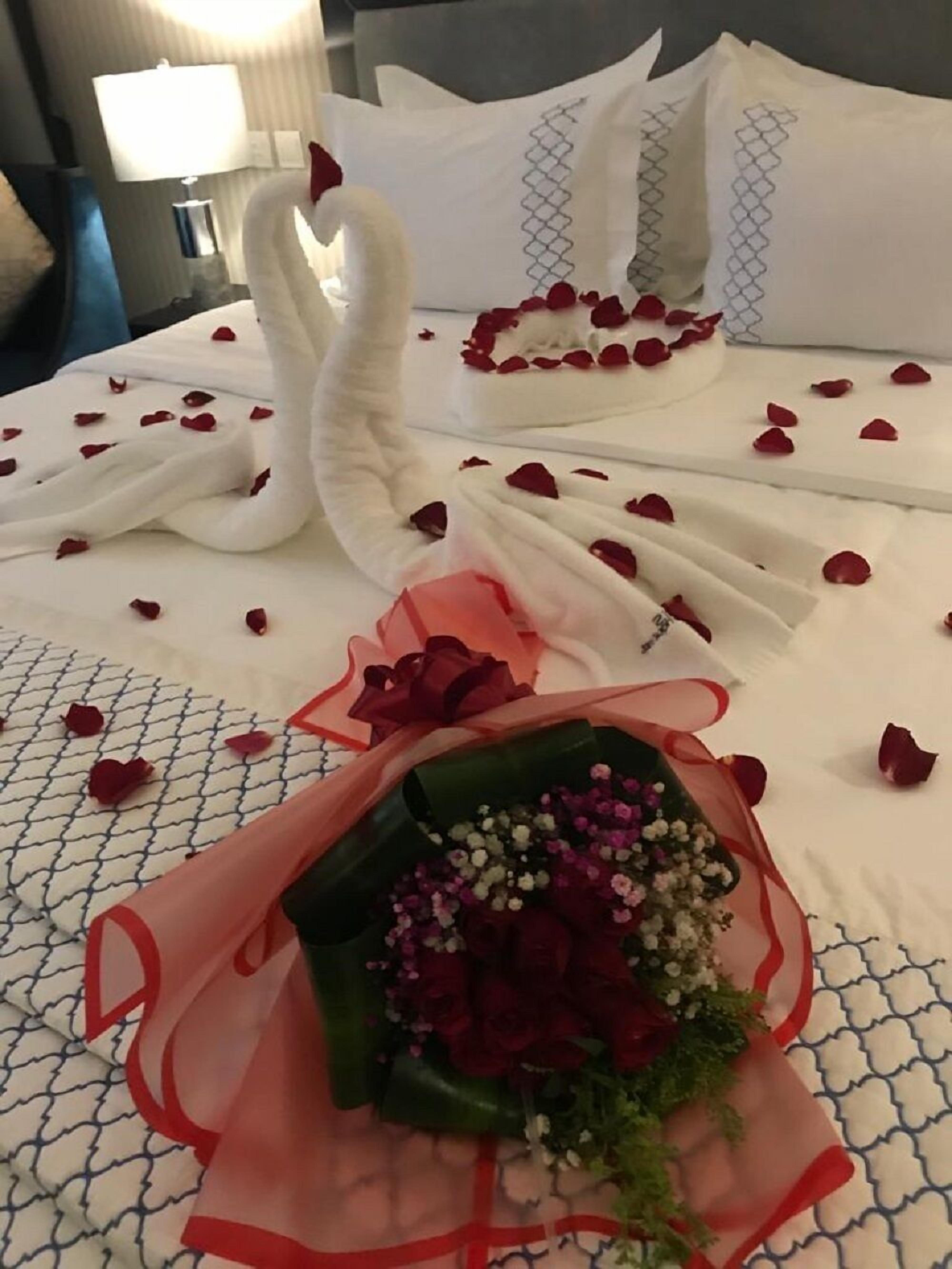 junior studio suite, 1 king bed | frette italian sheets, premium bedding, pillow-top beds, minibar