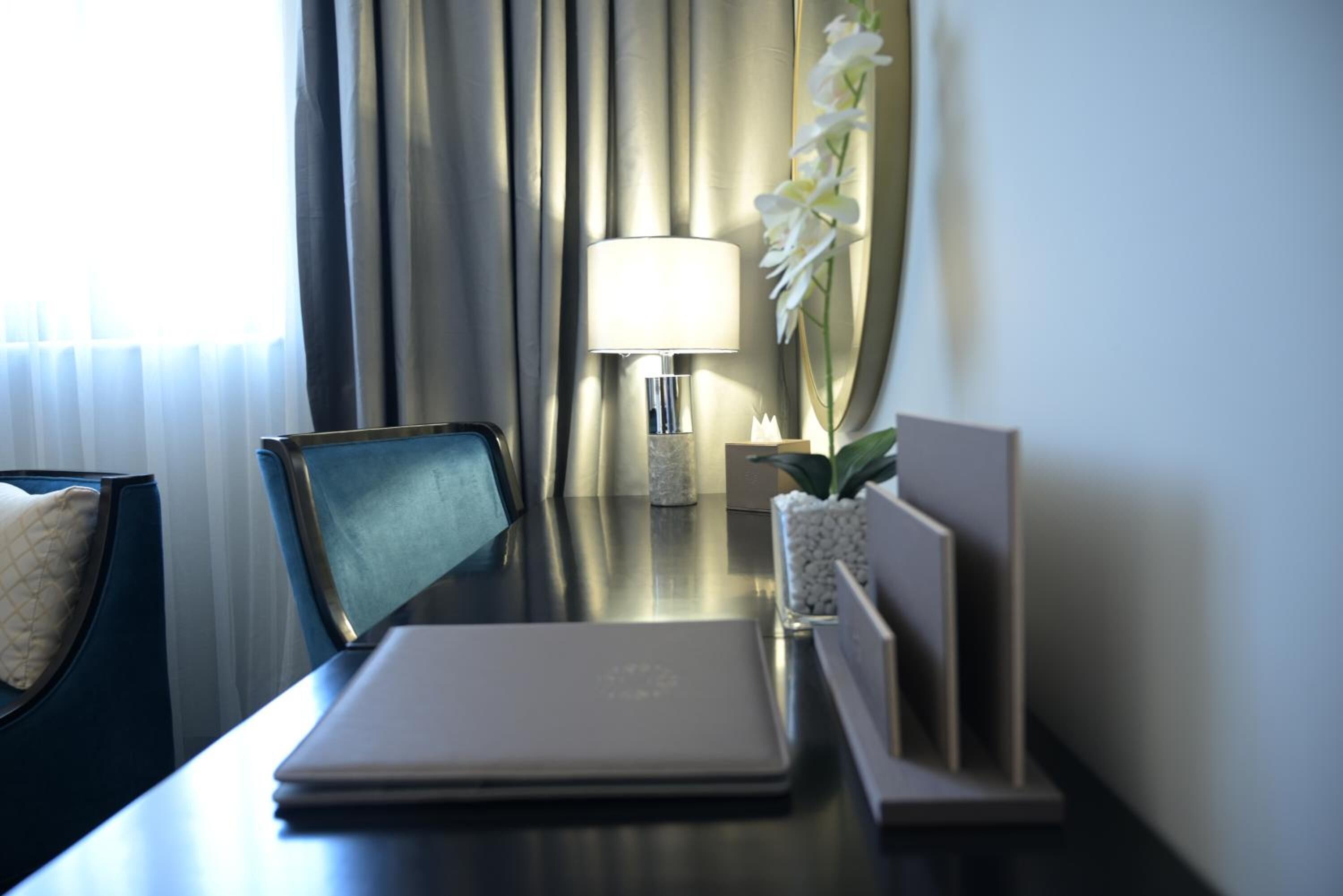 junior studio suite, 1 king bed | frette italian sheets, premium bedding, pillow-top beds, minibar