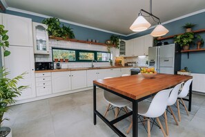 Réfrigérateur, micro-ondes, four, lave-vaisselle