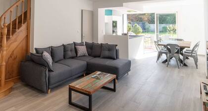 Aytré, 3-star house - 130 m², 4 bedrooms, sleeps 10 - 2 king-size beds - Game room - Garden + Parking