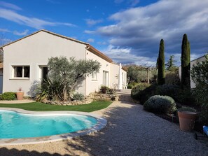 Outdoor pool - Detached villa with private pool in Uzès, 10 minutes' walk from the town center (Uzès)